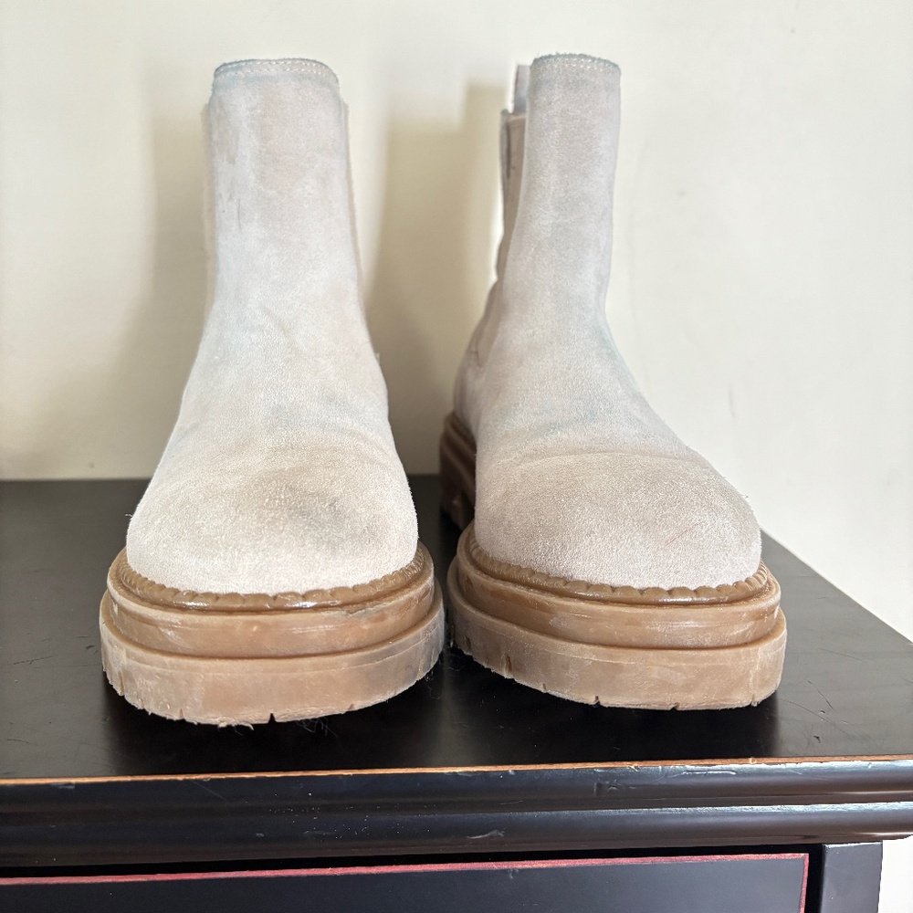 Steve Madden suede Chelsy boot; ladies size 7; platform